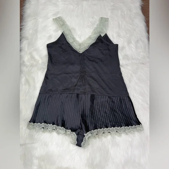 Victoria Secret Satin Pleated Baby Doll Romper Bodysuit‎ Lace Black Size L - Picture 5 of 7